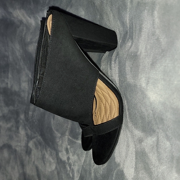 ❤️🔥👠❤️🔥 Rogue Assymetrical Black Slip On Heel Size: 7.5M👠❤️🔥👠 - Picture 4 of 7